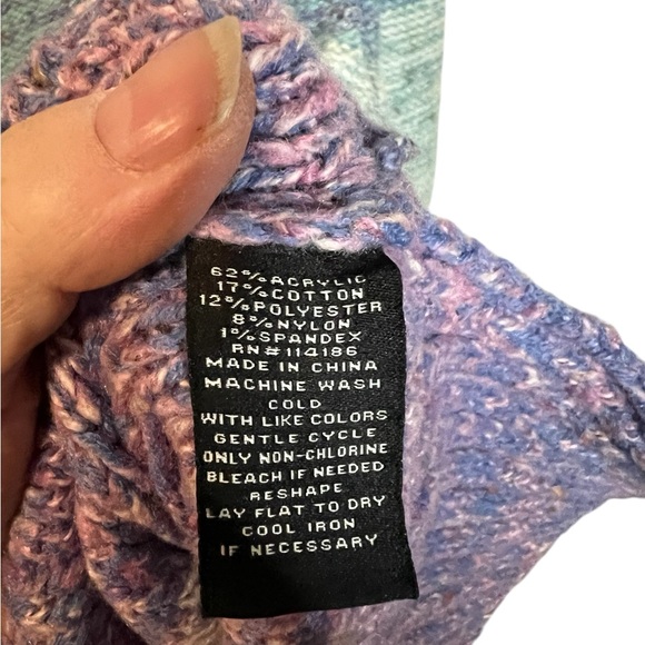 A Verve Ami mock turtleneck in size medium - Picture 4 of 6